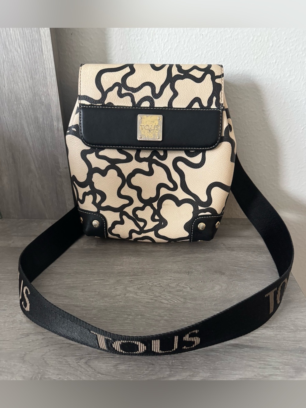 TOUS brand bag from the Kaos collection, featuring the signature abstract print